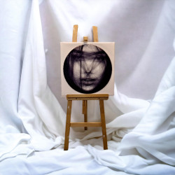 Thread Portrait with stand